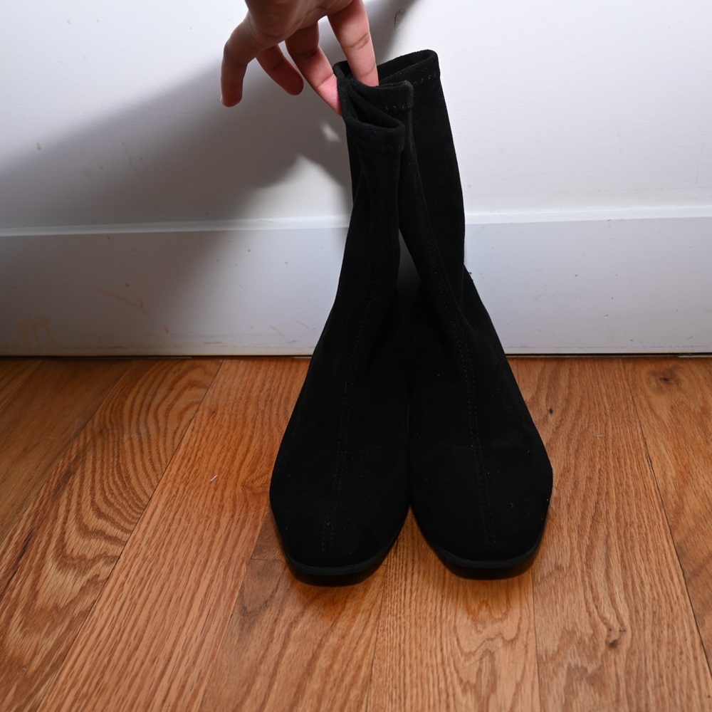 Pull on black boots mid- calf